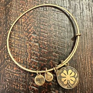Alex and Ani Matte Gold Four Leaf Clover Bangle Charm Bracelet